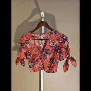 Chic Floral Print Crop Top with Tie Sleeves